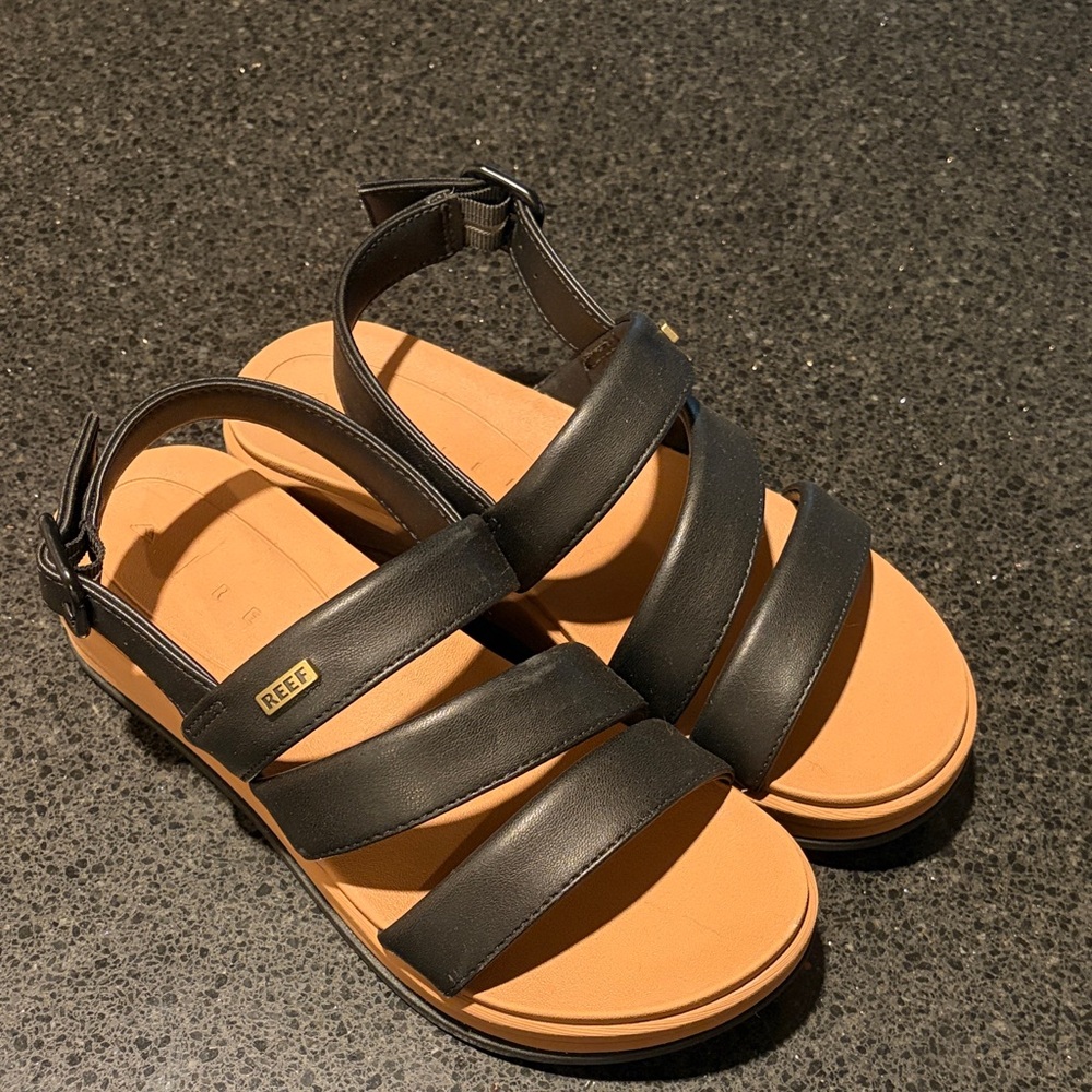 Reef Women's Black and Tan Sandals